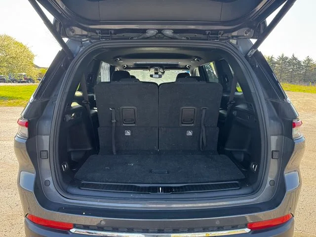 Used 2024 Gray Jeep Laredo image 18