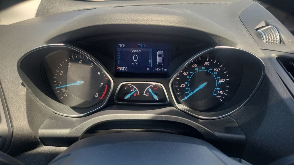 Used 2015 Blue Ford SE image 20