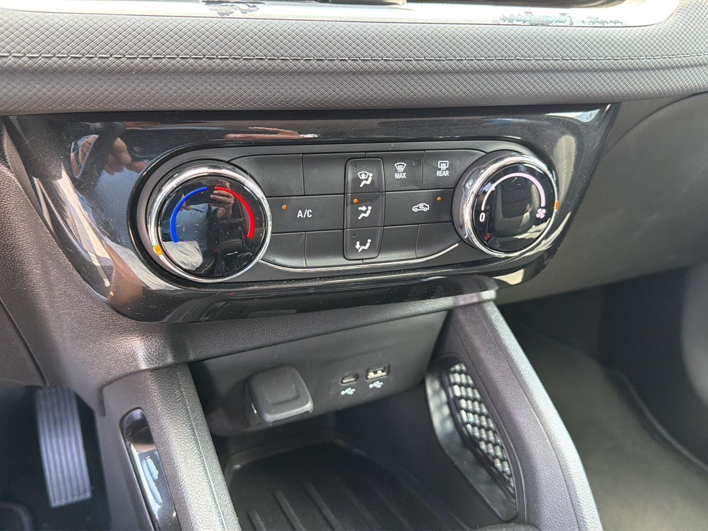 Used 2025 Mosaic Black Metallic Chevrolet LT image 25