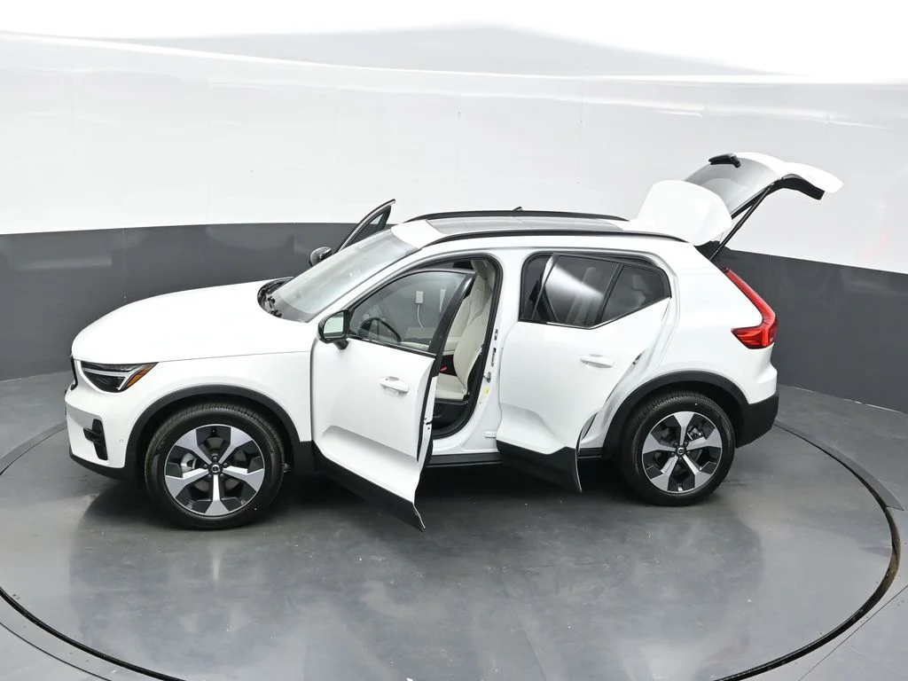 New 2026 Crystal White Volvo Plus image 40