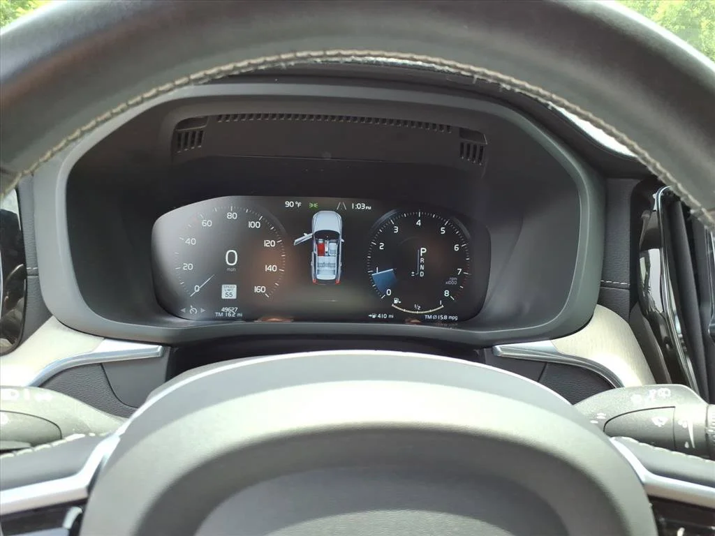 Used 2020 Bright Silver Metallic Volvo Inscription image 18