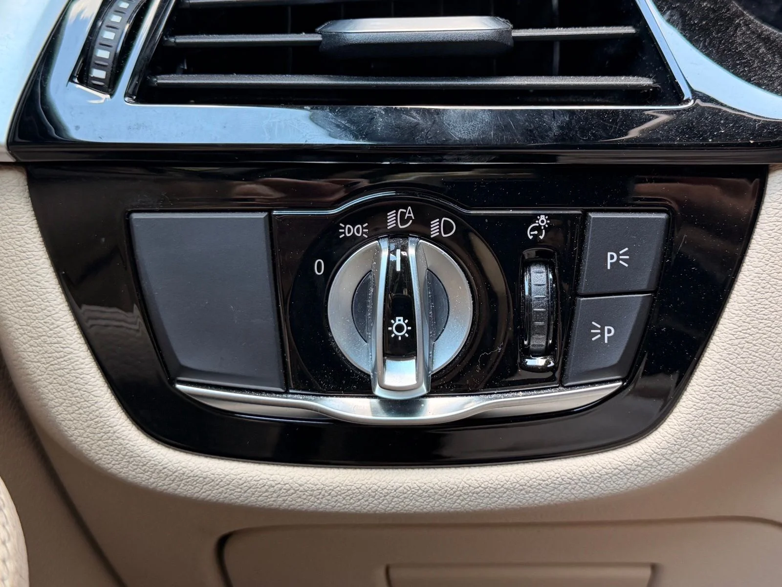 Used 2020 Mineral White Metallic BMW 540i image 23