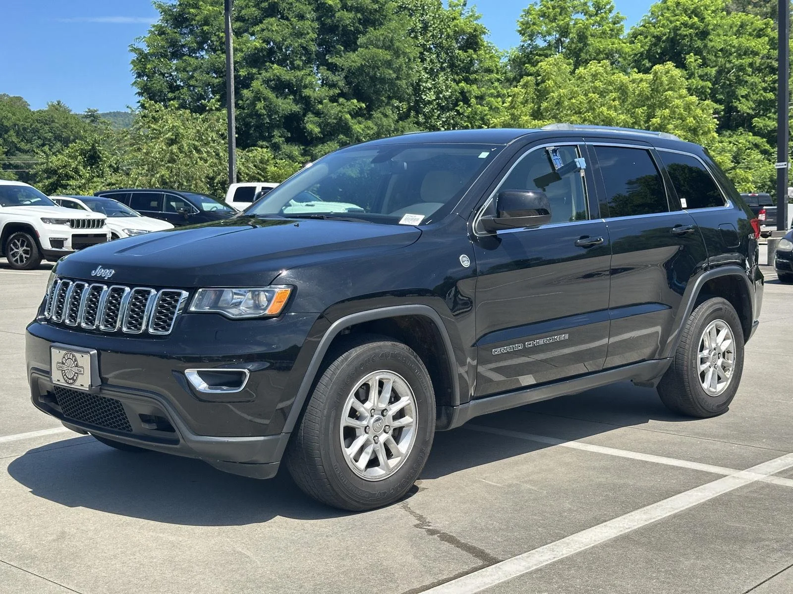 Used 2020 Diamond Black Jeep Laredo E image 3