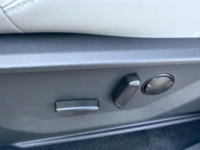 New 2027 Star White Metallic Tri-Coat Ford MAX Platinum image 47