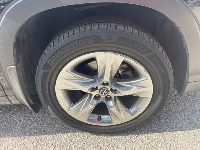 Used 2018 Midnight Black Metallic Toyota Limited image 7