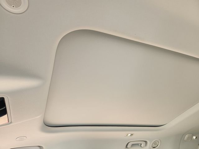 Certified Used 2026 Fuji White Land Rover S image 18