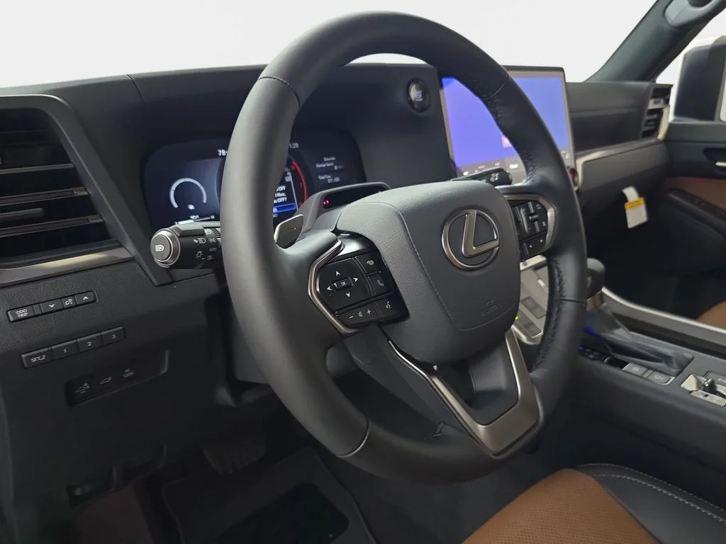 New 2026 Eminent White Pearl Lexus PREMIUM PLUS image 16