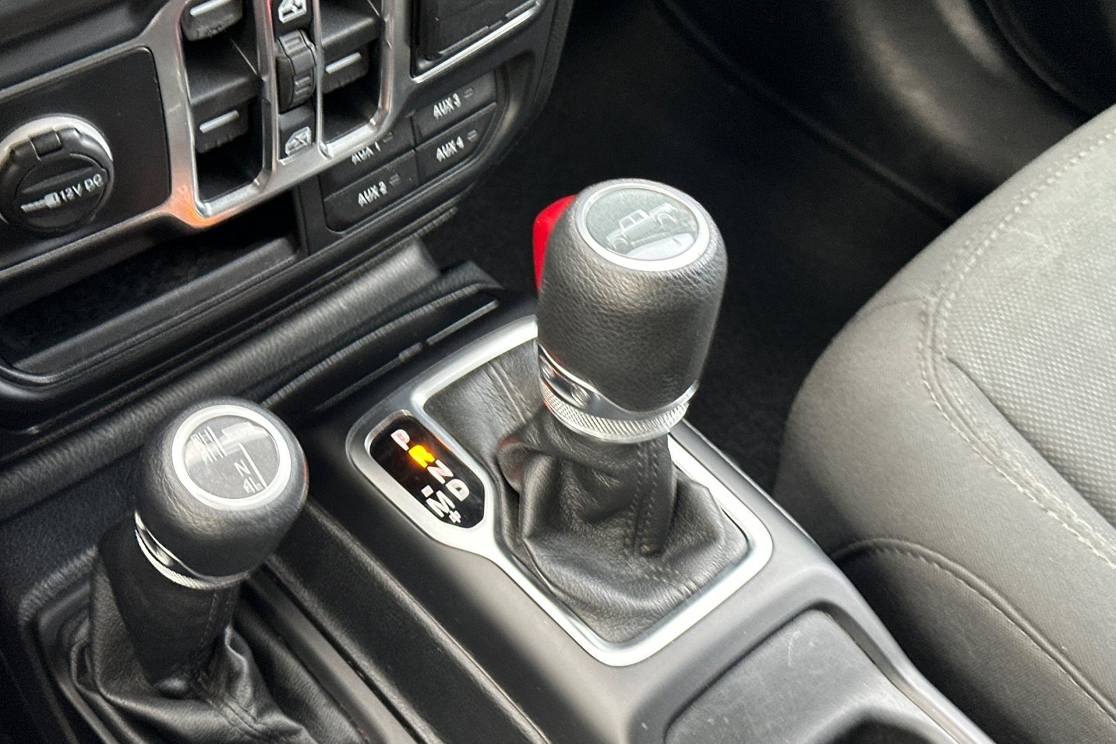 Used 2020 BLACK Jeep Sport S image 19