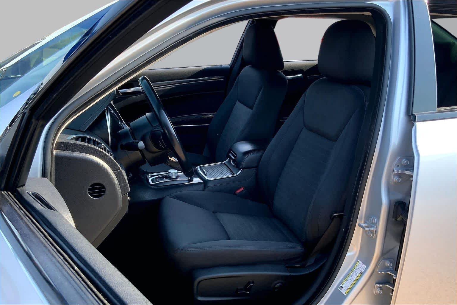 Pre-Owned 2022 Chrysler 300 Touring