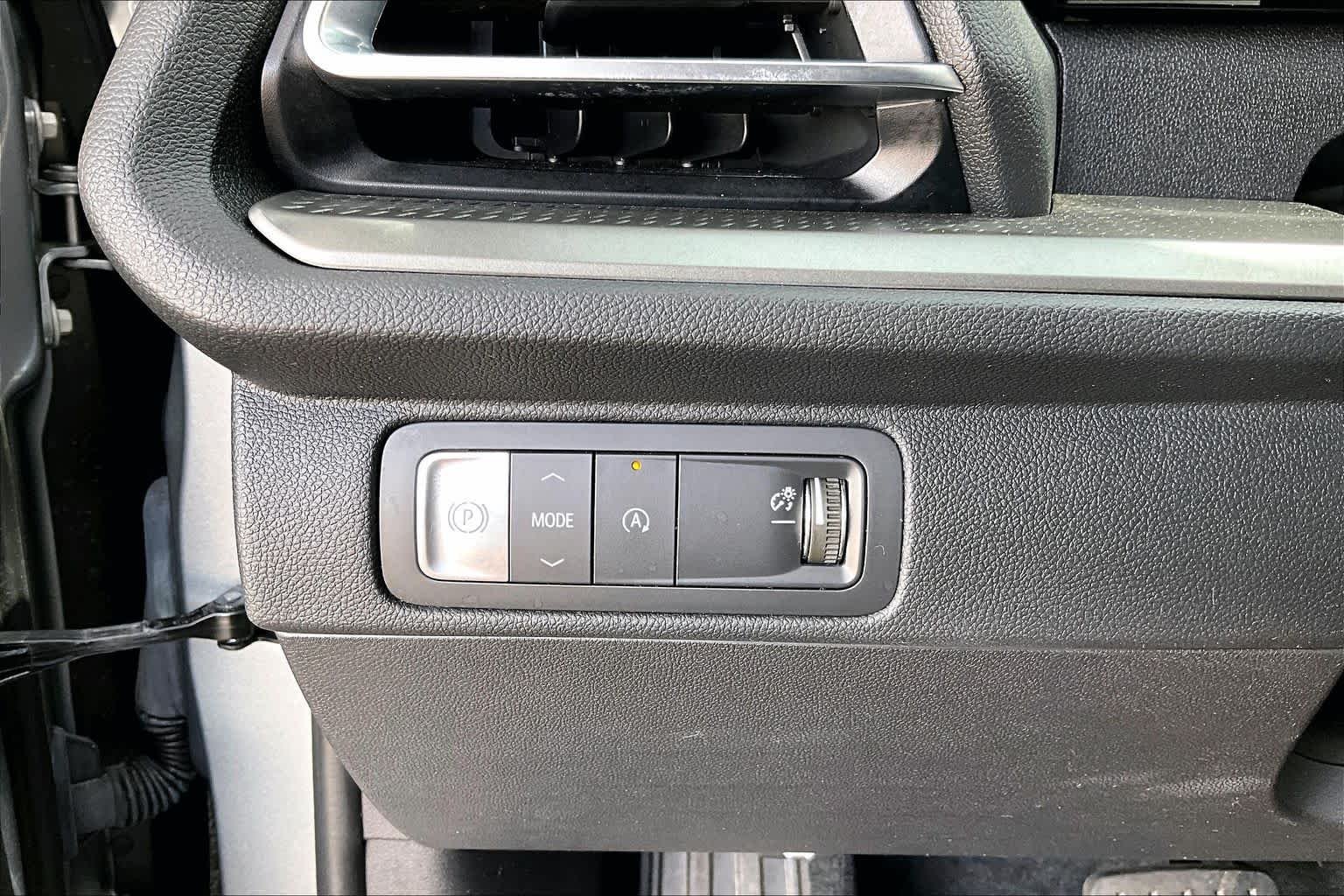 Used 2025 Sterling Gray Metallic Chevrolet FWD LT image 32