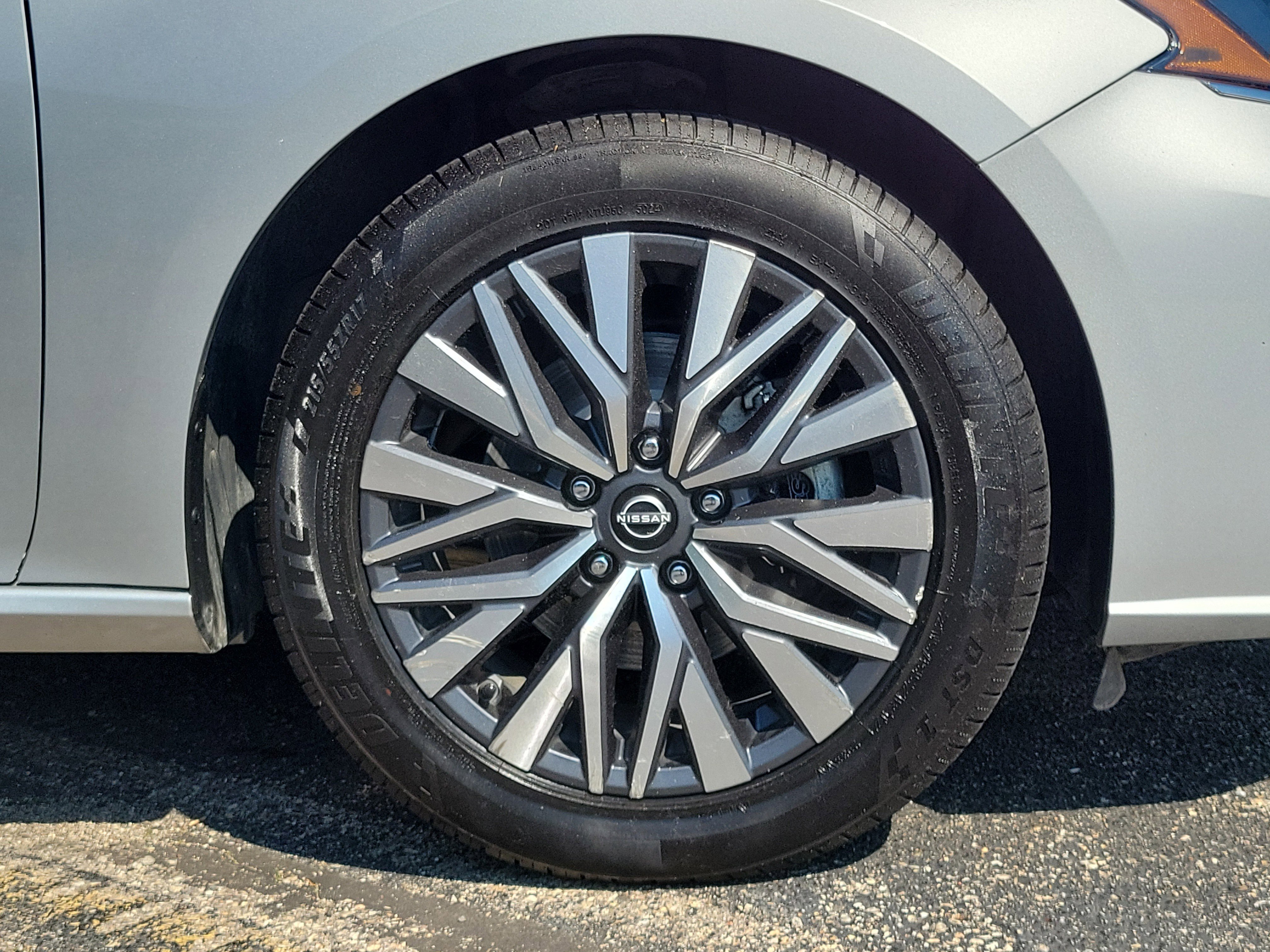 Used 2024 Brilliant Silver Metallic Nissan 2.5 SV image 5