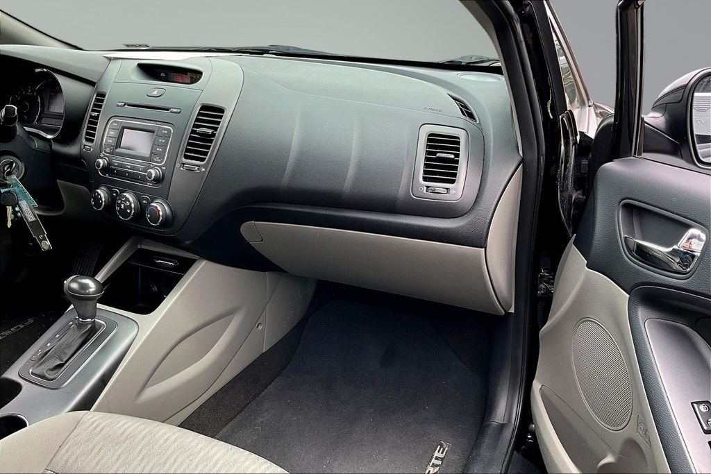 Used 2015 Black Kia LX image 20