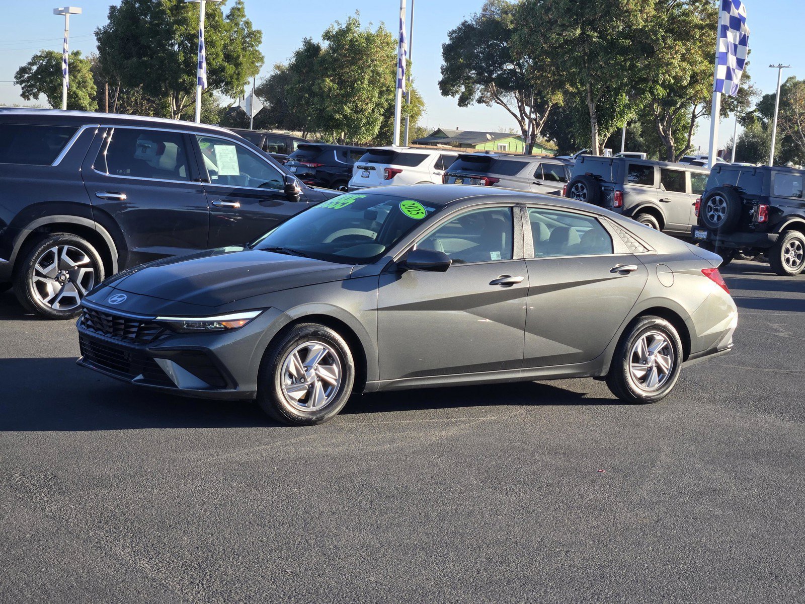 Used 2025 Amazon Gray Hyundai SE image 6