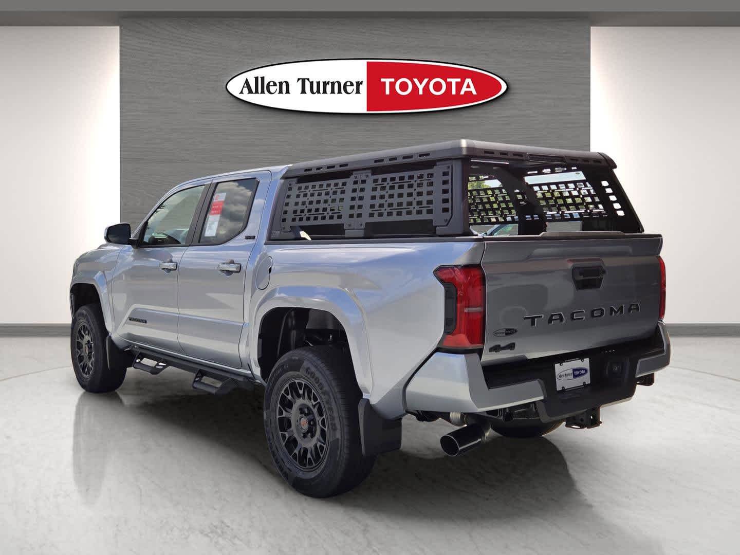 2025 Toyota Tacoma SR5 - Photo 8