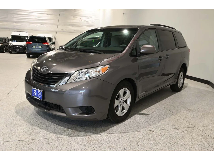 Used 2013 GRAY Toyota LE Mobility Handicap Van image 10