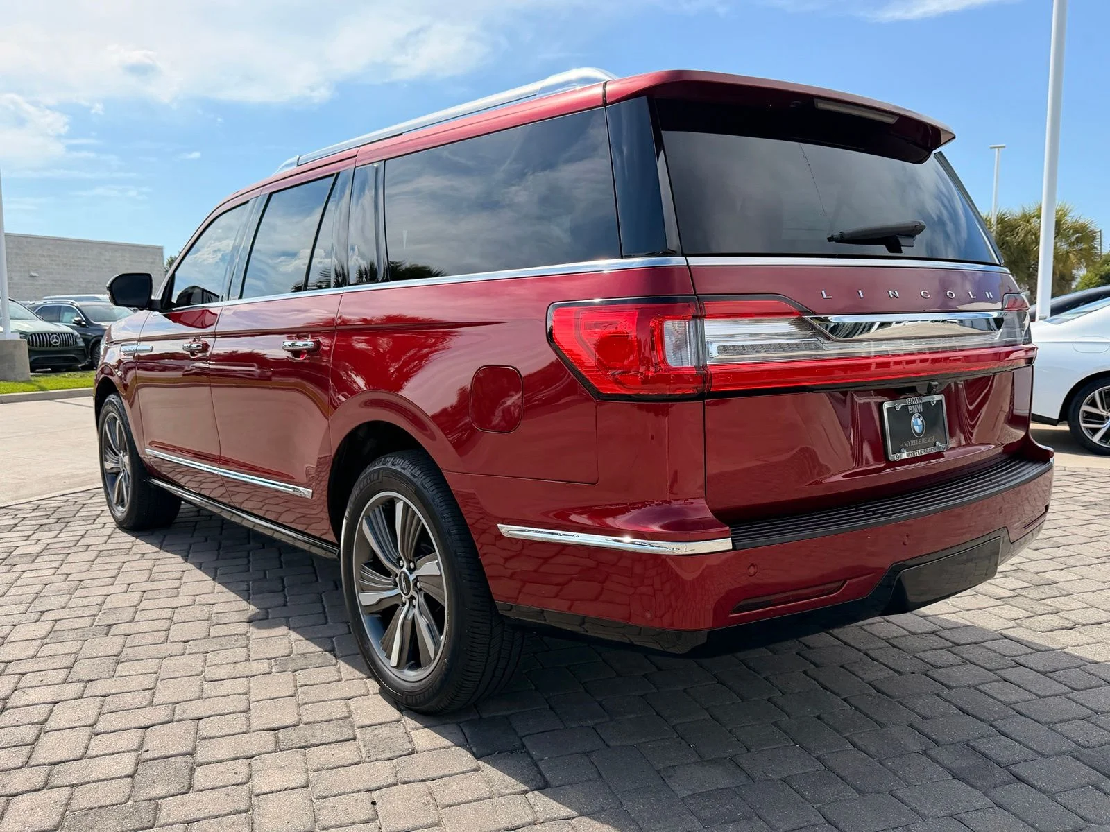 Used 2019 Ruby Red Metallic Lincoln Reserve image 11