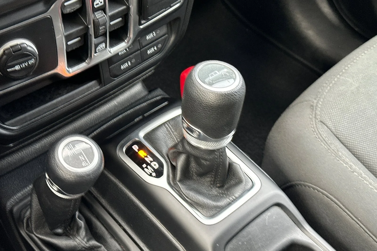 Used 2020 BLACK Jeep Sport S image 19