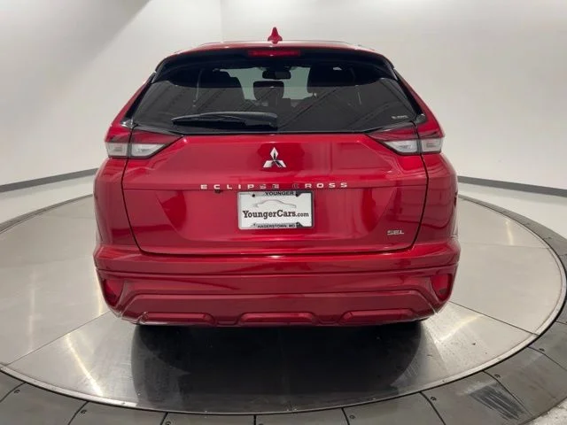 Used 2024 Red Mitsubishi SEL image 4