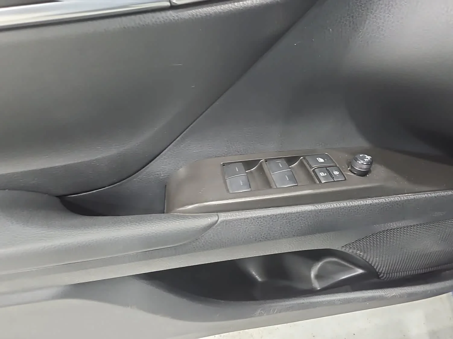 Used 2024 Blu/blue Toyota SE image 16