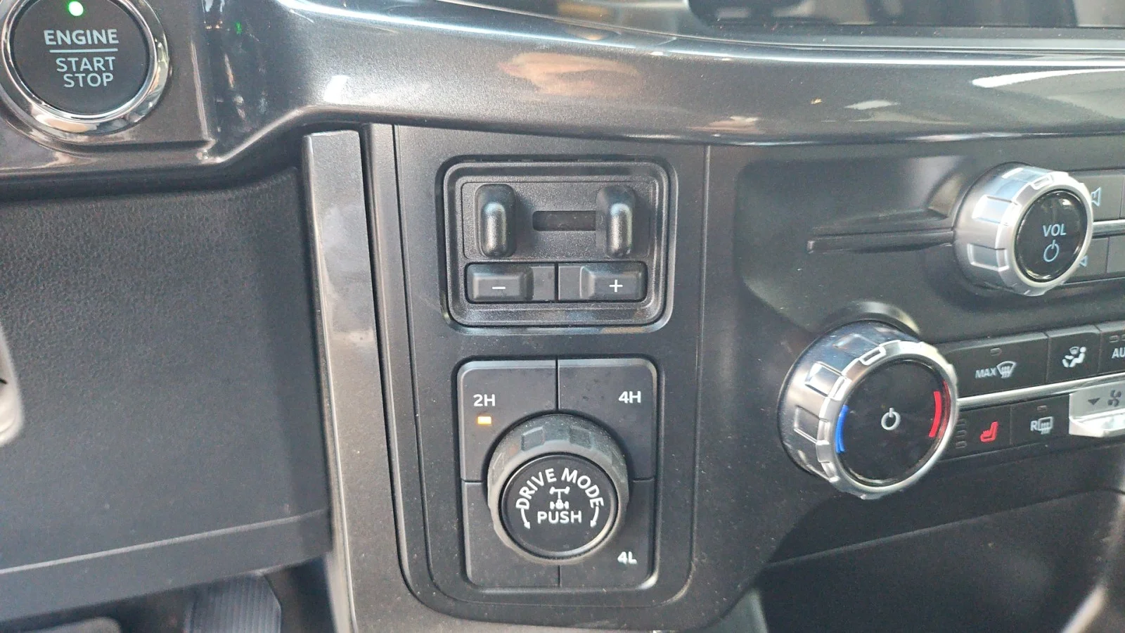 Used 2023 Black Ford XLT image 25