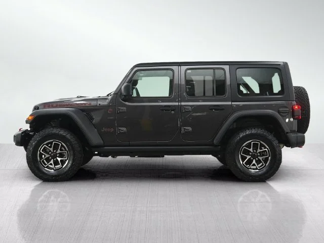 Used 2024  Jeep Rubicon image 2