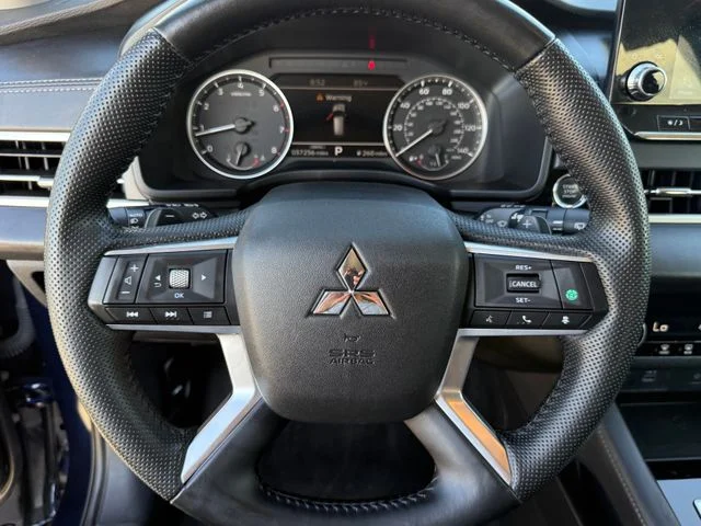 Used 2024 Blue Mitsubishi SE image 14