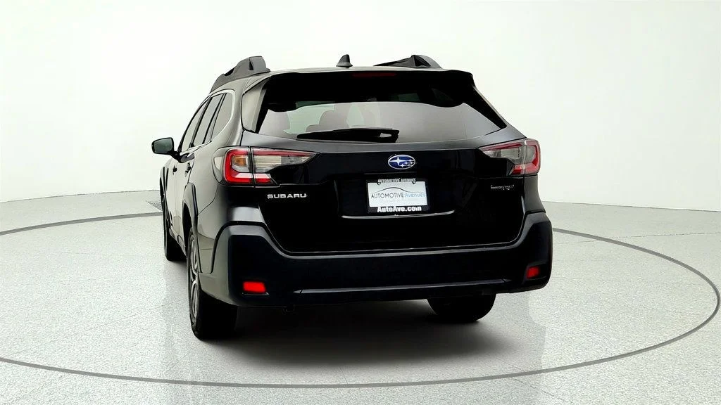Used 2023 Crystal Black Silica Subaru Premium CVT w/ BSD/RCTA & Hands-Free Power Rear Gate image 6