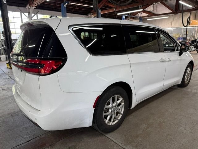 Used 2024 White Chrysler Touring L image 4