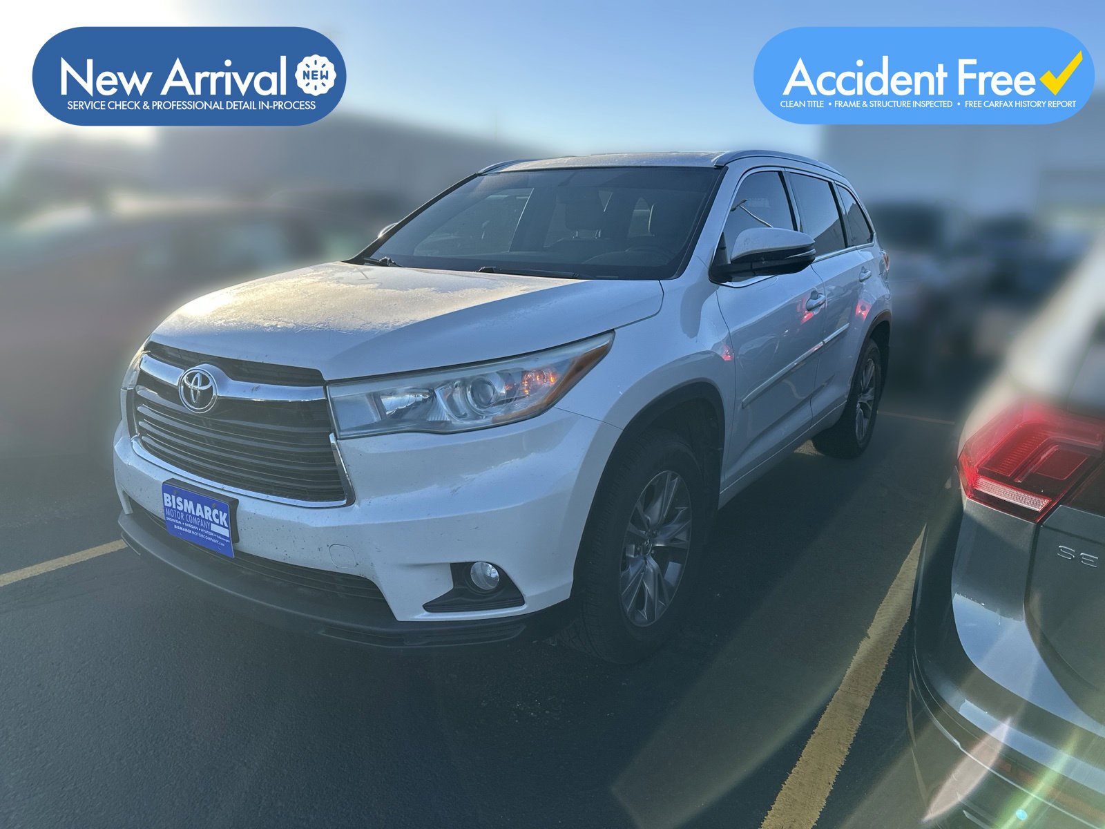 Used 2015 White Toyota XLE V6 image 1