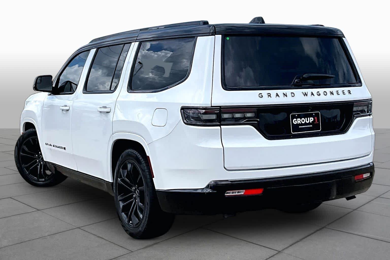 Used 2024 Bright White Clearcoat Jeep Series II Obsidian image 11