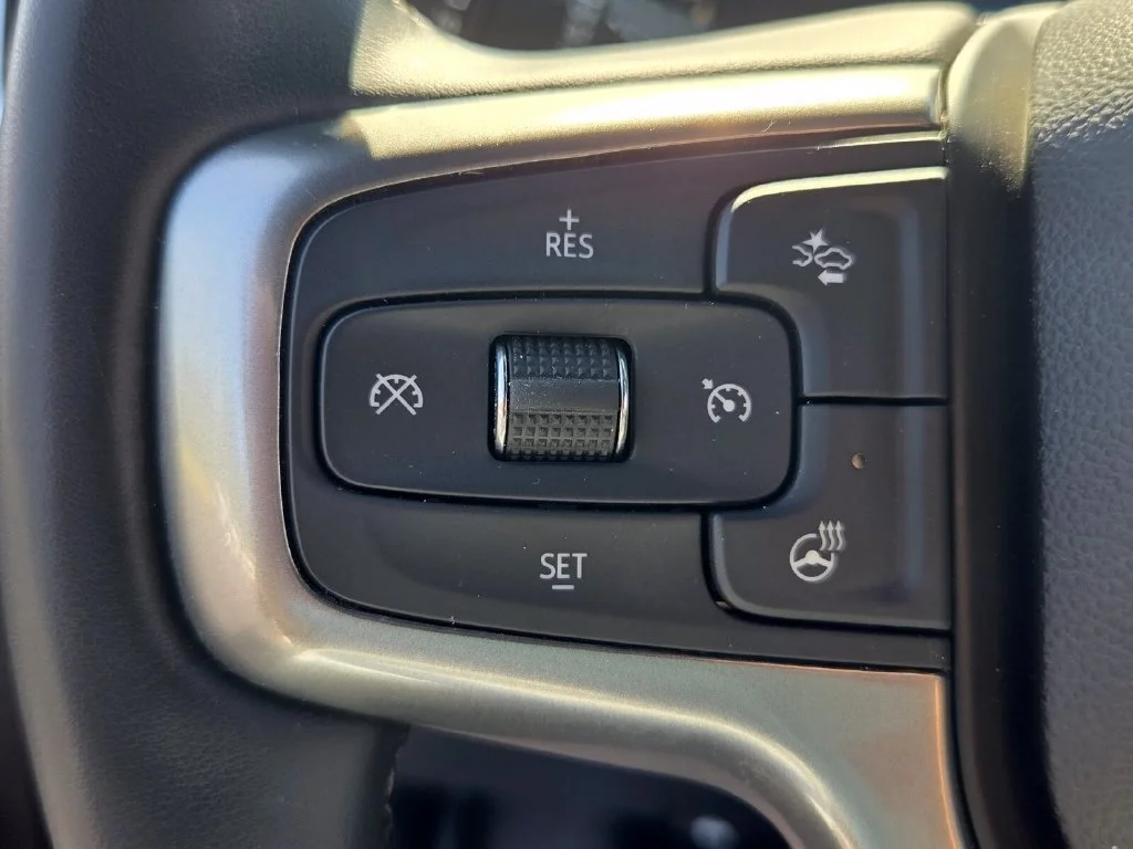 Used 2023 BLACK Chevrolet LT image 30