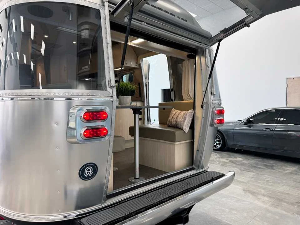 Used 2025 SILVER AIRSTREAM  image 8