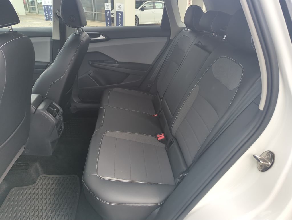 Used 2022 White Volkswagen 1.5T SE image 28