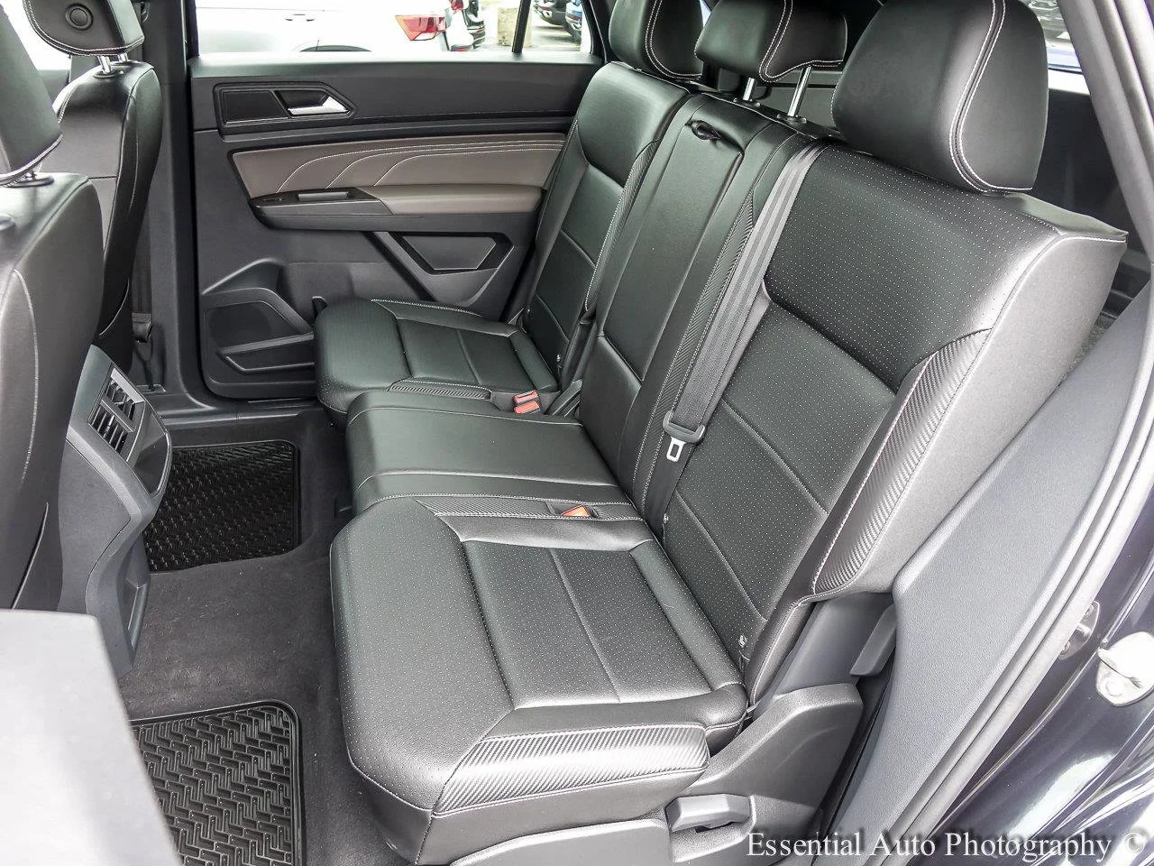 Used 2023 Deep Black Pearl Volkswagen 3.6L V6 SE w/Technology image 9
