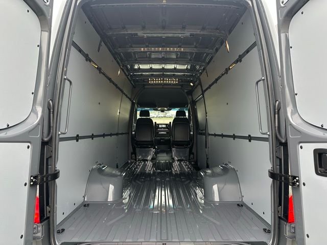 Used 2026 Gray Mercedes-Benz Cargo 170 WB image 30
