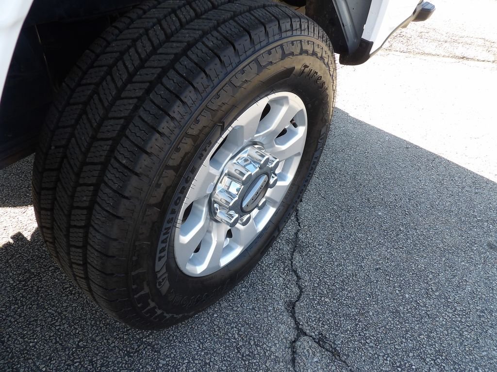 Used 2024 Oxford White Ford XLT image 15