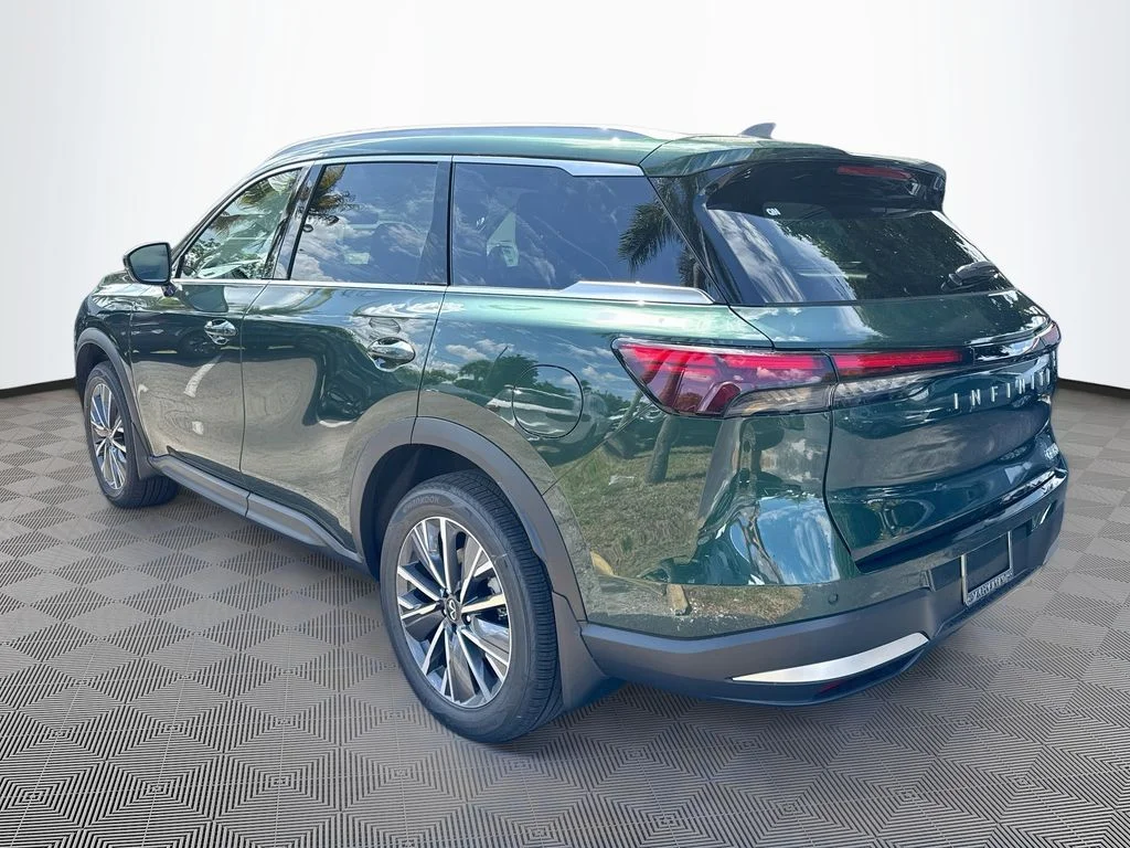New 2027 DEEP EMERALD INFINITI Luxe FWD image 7