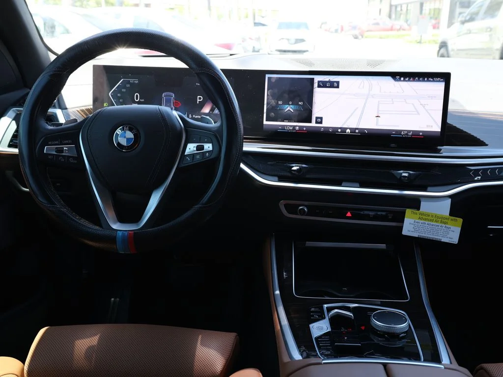Used 2025 Gray BMW xDrive40i image 27