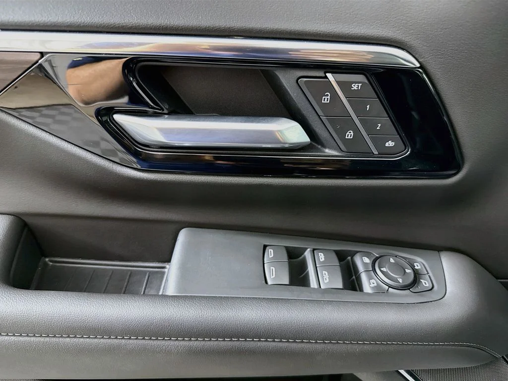 Used 2026 Gray Chevrolet Z71 image 18
