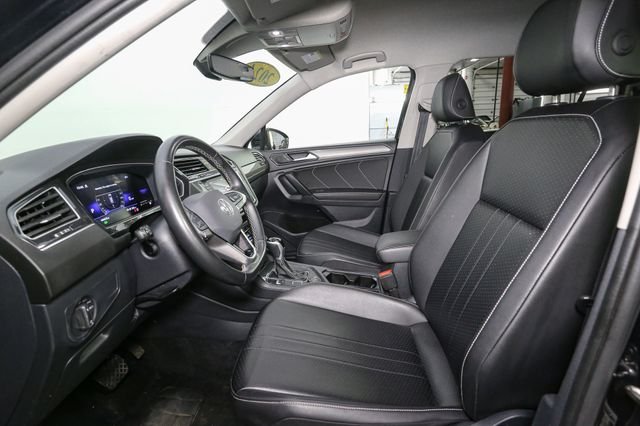 Used 2024  Volkswagen 2.0T SE image 36