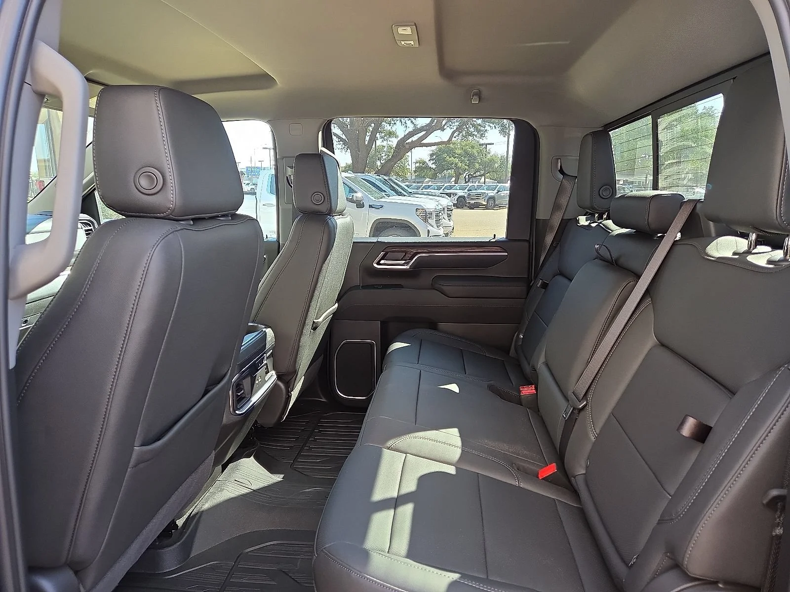 2026 GMC Sierra 2500HD SLT - Photo 9