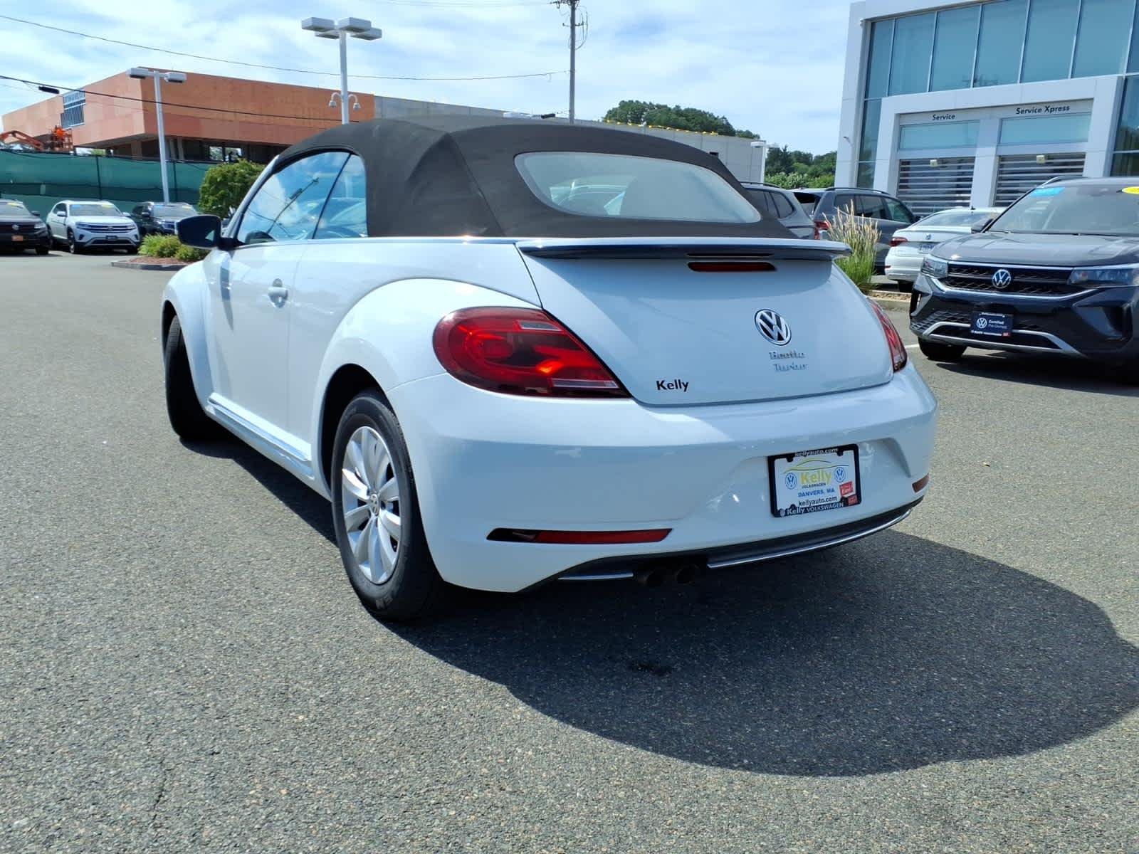 Used 2018 Pure White/Black Roof Volkswagen S image 6