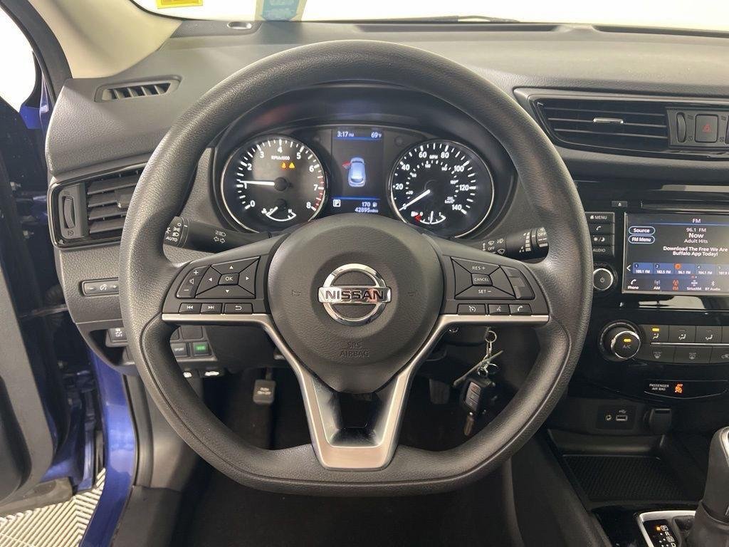 Used 2020 Caspian Blue Metallic Nissan S image 17