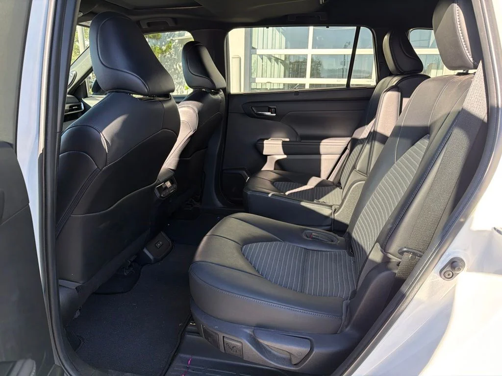 Used 2022  Toyota XSE image 11
