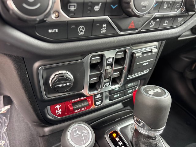 New 2027 Black Clearcoat Jeep Rubicon X image 23