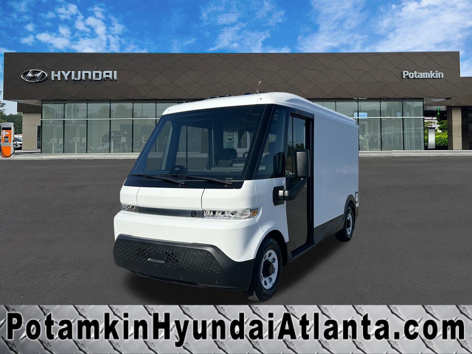 Used 2024 Oyster White Chevrolet Zevo 400 eAWD image 1
