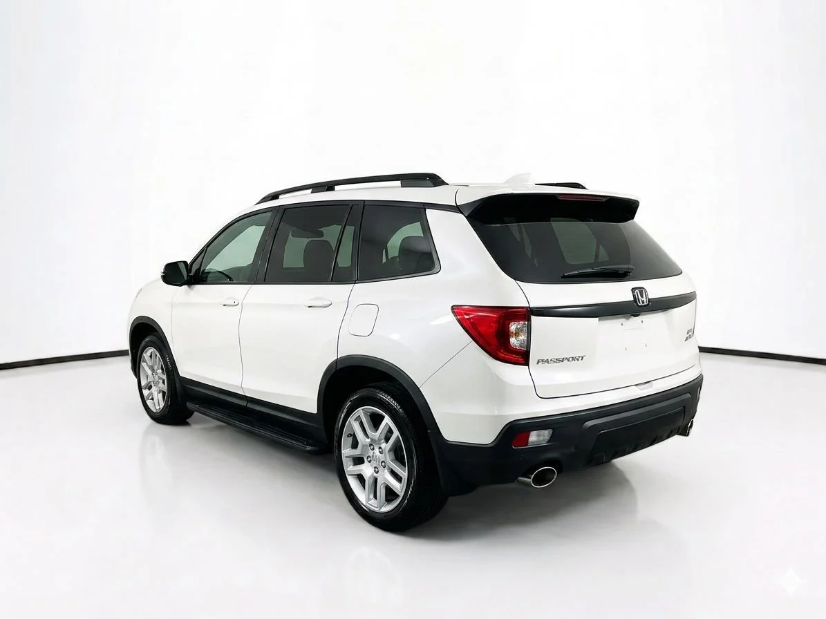 Used 2025 Platinum White Pearl Honda EX-L image 9