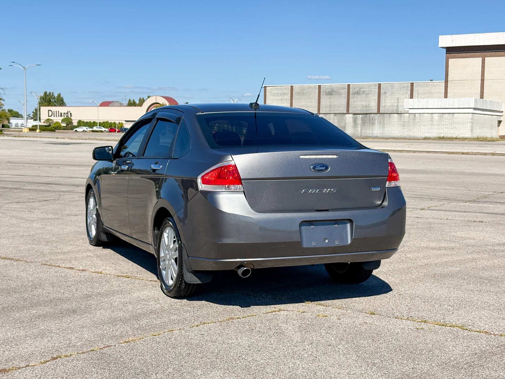 Used 2010 Gray Ford SEL image 6