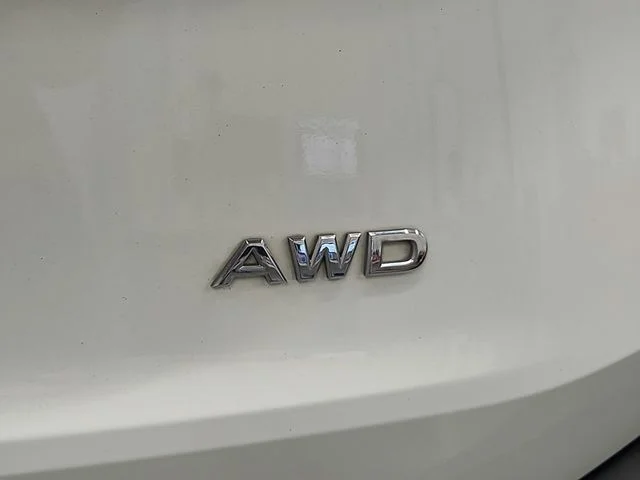 Used 2023 White Nissan S image 38
