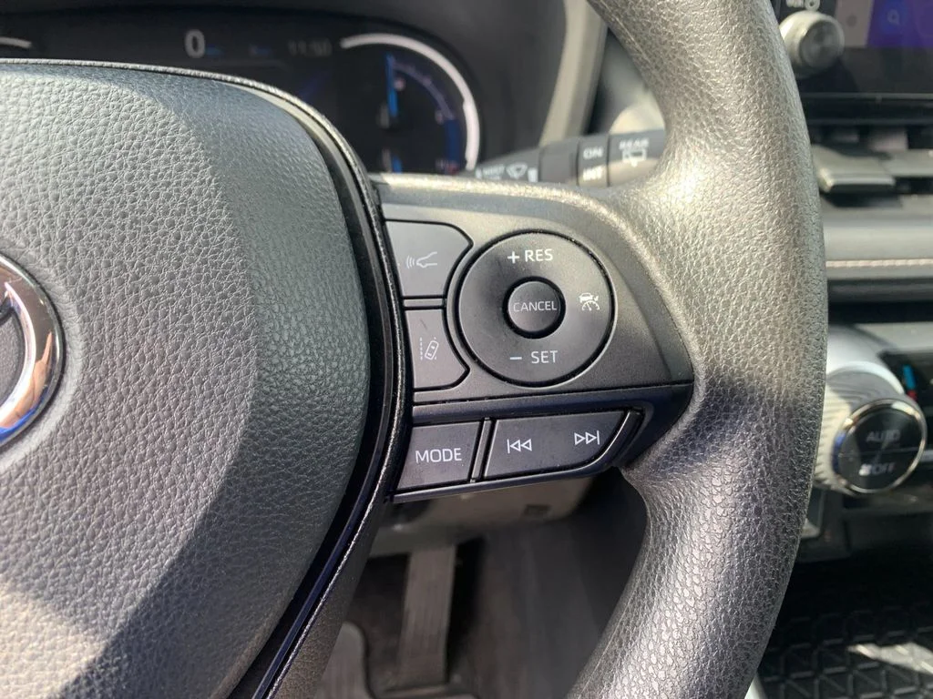 Used 2025 White Toyota XLE image 28